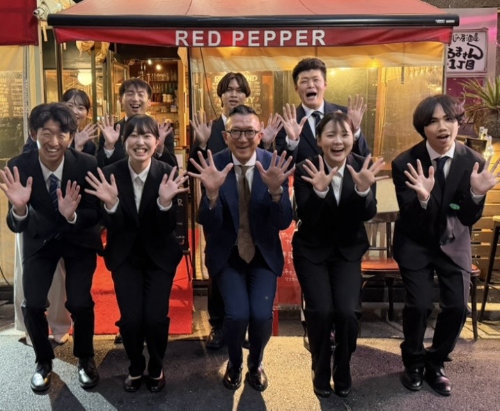 池田ピアノ運送の内定式後の懇親会に参加した内定者・中途入社社員・社員の集合写真